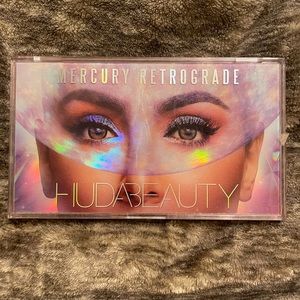 Huda Beauty mercury retrograde eyeshadow palette